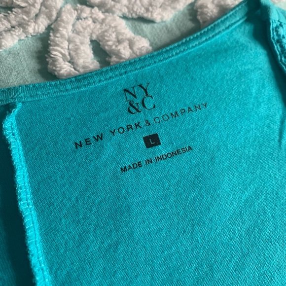 NY&CO turquoise tee with appliqué - Picture 2 of 4